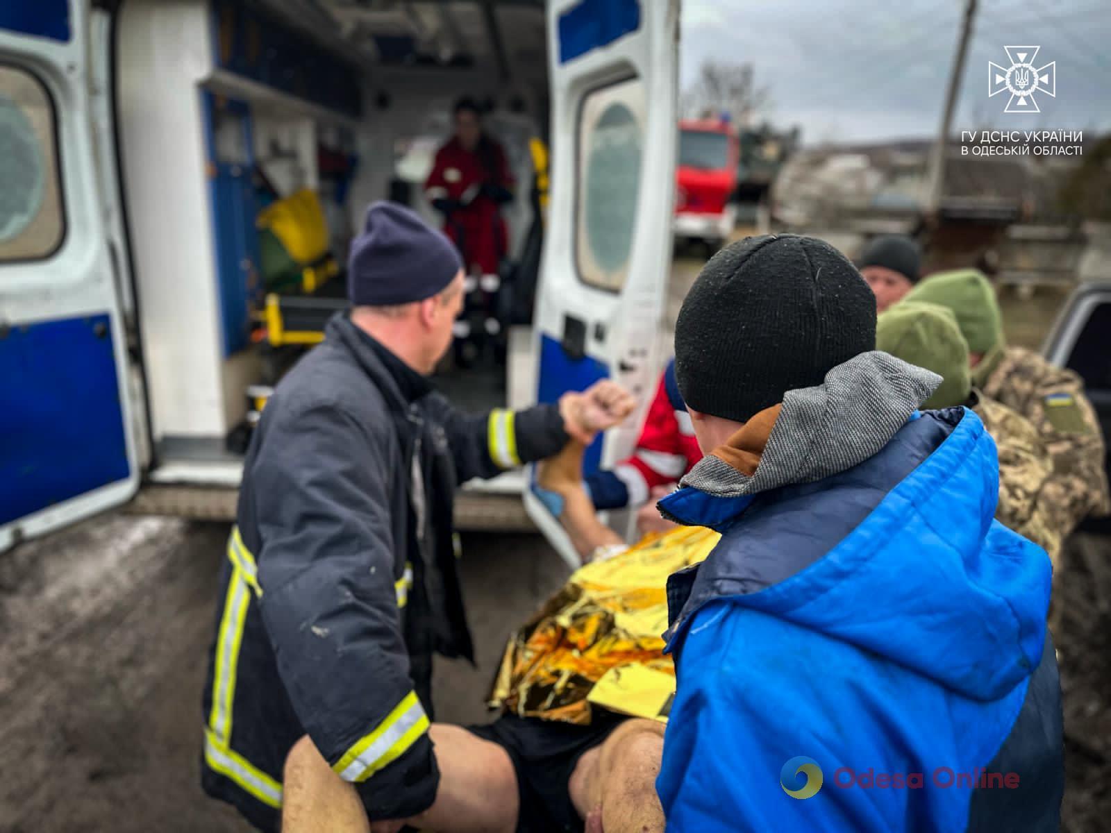 В Одесской области спасли рыбака, который провалился под лед
