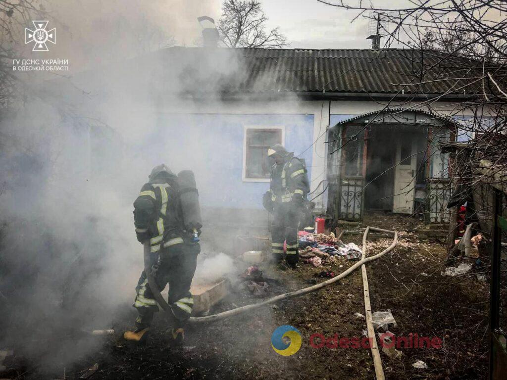 На Одещині врятували жінку з палаючого будинку