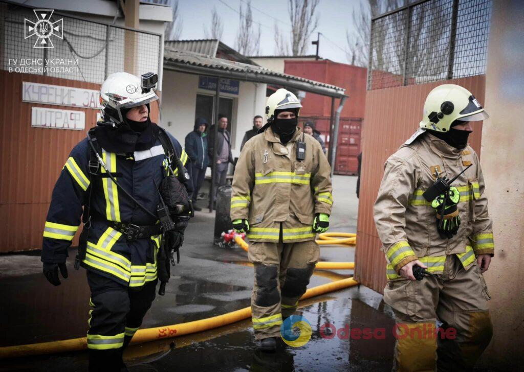 В Одесском районе пылали два павильона (фото)