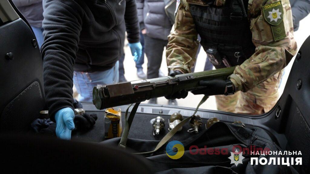 Гранаты, автоматы и РПГ: торговец оружием провернул в Одессе сделку на 10 тысяч долларов
