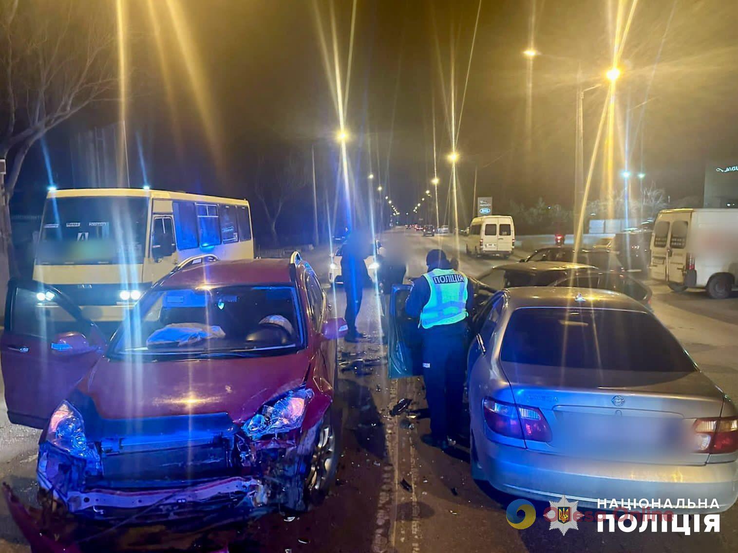 На Овидиопольской дороге произошло ДТП с участием трех автомобилей, есть пострадавшие