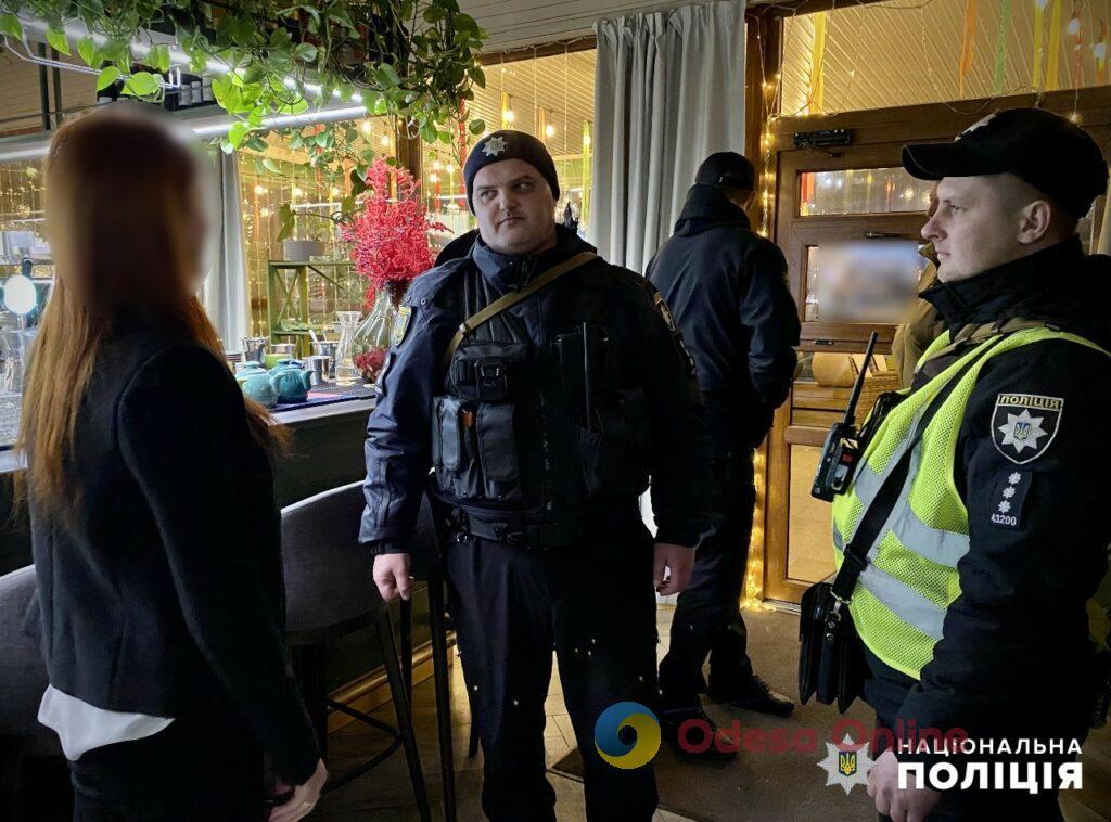«Нічне місто»: правоохоронці провели профілактичний рейд у Приморському районі Одеси (фото, відео)