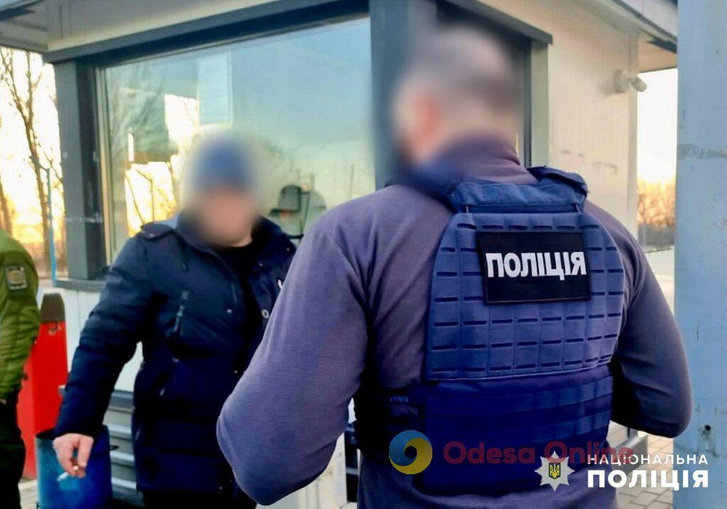Одесские полицейские выдворили из Украины иностранного уголовного авторитета