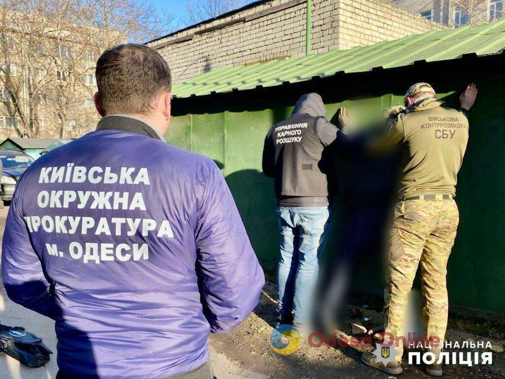 Одесит продав автомат Калашнікова з повним магазином за 15 тисяч гривень