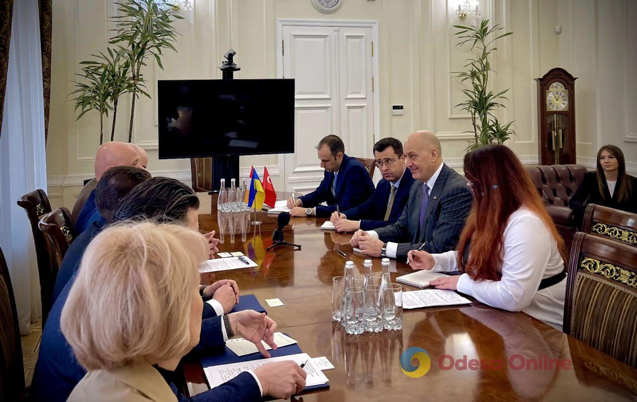 Мэр Одессы обсудил с Послом Турции вопросы сотрудничества в экономической и транспортной областях
