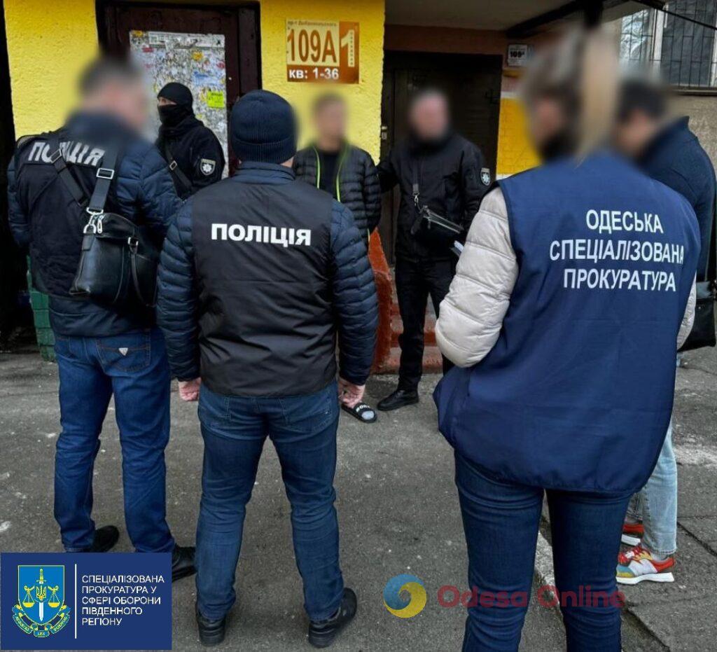 Одессит в сговоре с работником ТЦК помогал мужчинам сбежать из Украины