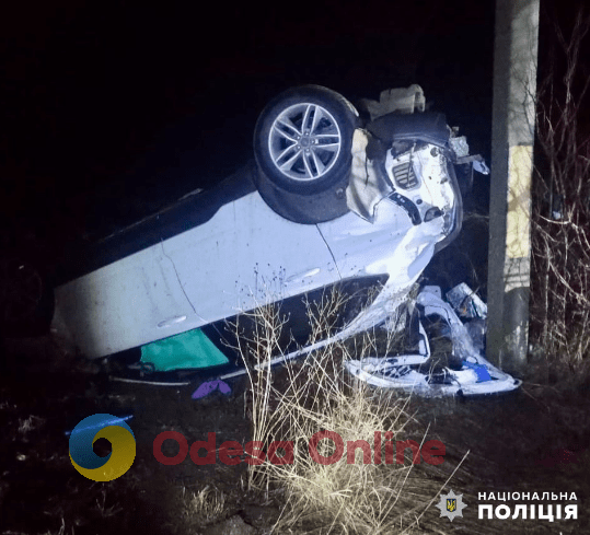 В Одесской области кроссовер врезался в электроопору — водитель погиб