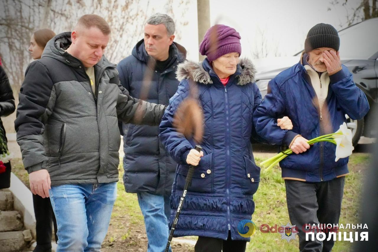 На Одещині відкрили пам’ятну дошку поліцейському Юрію Ковашу, який загинув, захищаючи Україну
