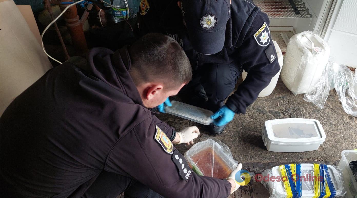 В Одесской области ликвидировали нарколабораторию
