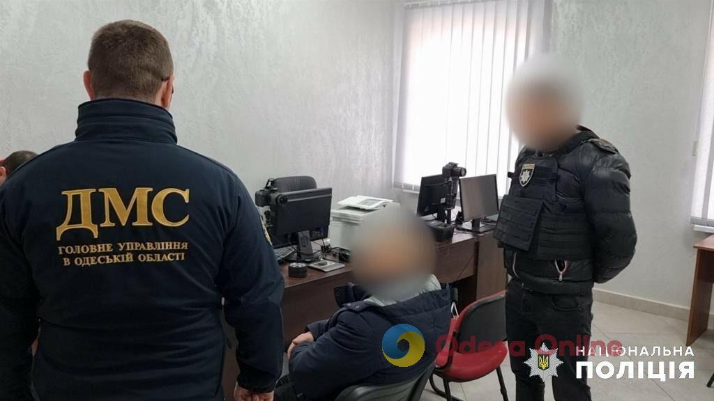 Одеські поліцейські видворили з України іноземного кримінального авторитета