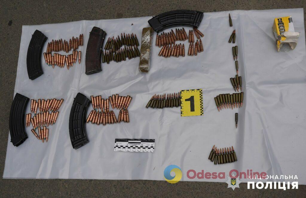 Гранаты, автоматы и РПГ: торговец оружием провернул в Одессе сделку на 10 тысяч долларов