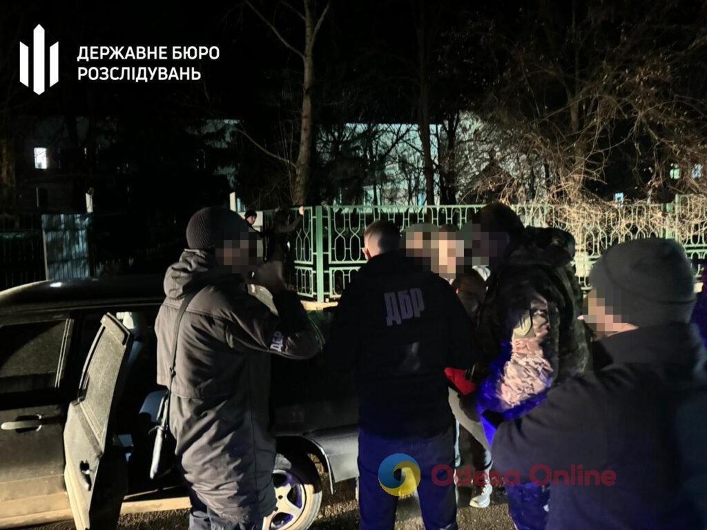 В Одесской области задержали сотрудника военкомата и правоохранителя за торговлю «белыми билетами»