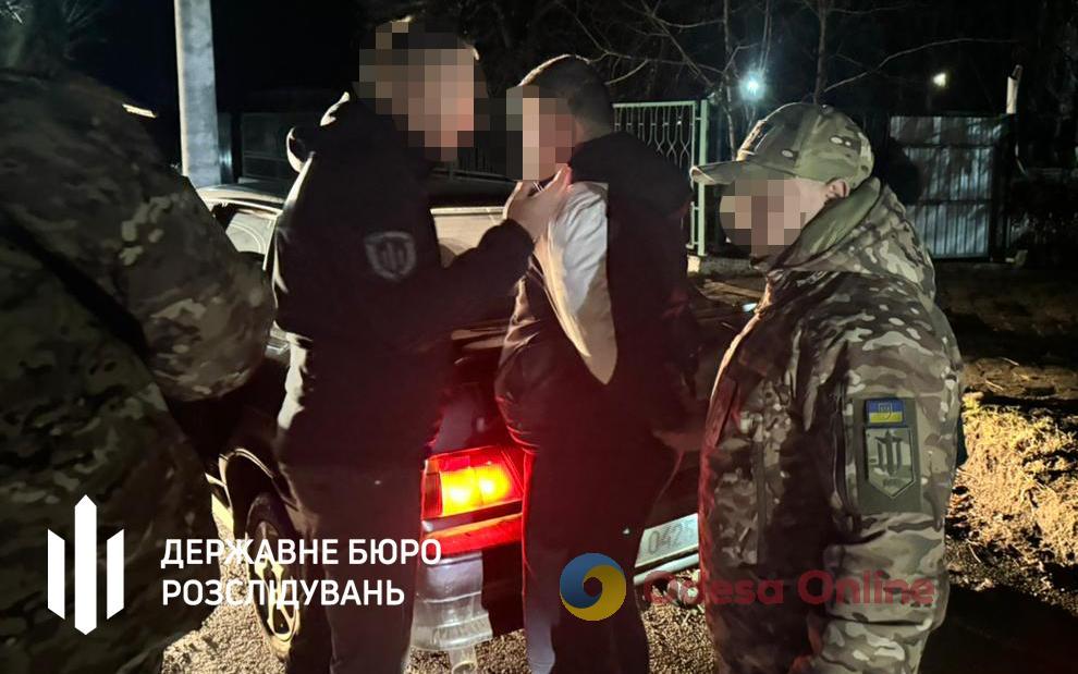 На Одещині затримали співробітника військкомату та правоохоронця за торгівлю «білими квитками»