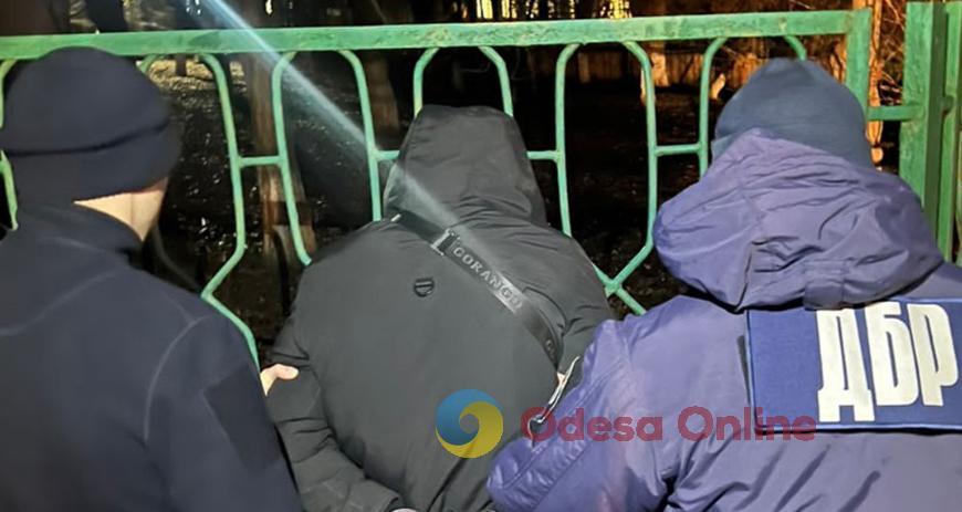 На Одещині затримали співробітника військкомату та правоохоронця за торгівлю «білими квитками»