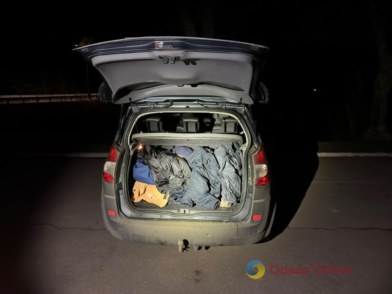 В Одесской области у границы с Молдовой пограничники обнаружили мужчину в багажнике авто