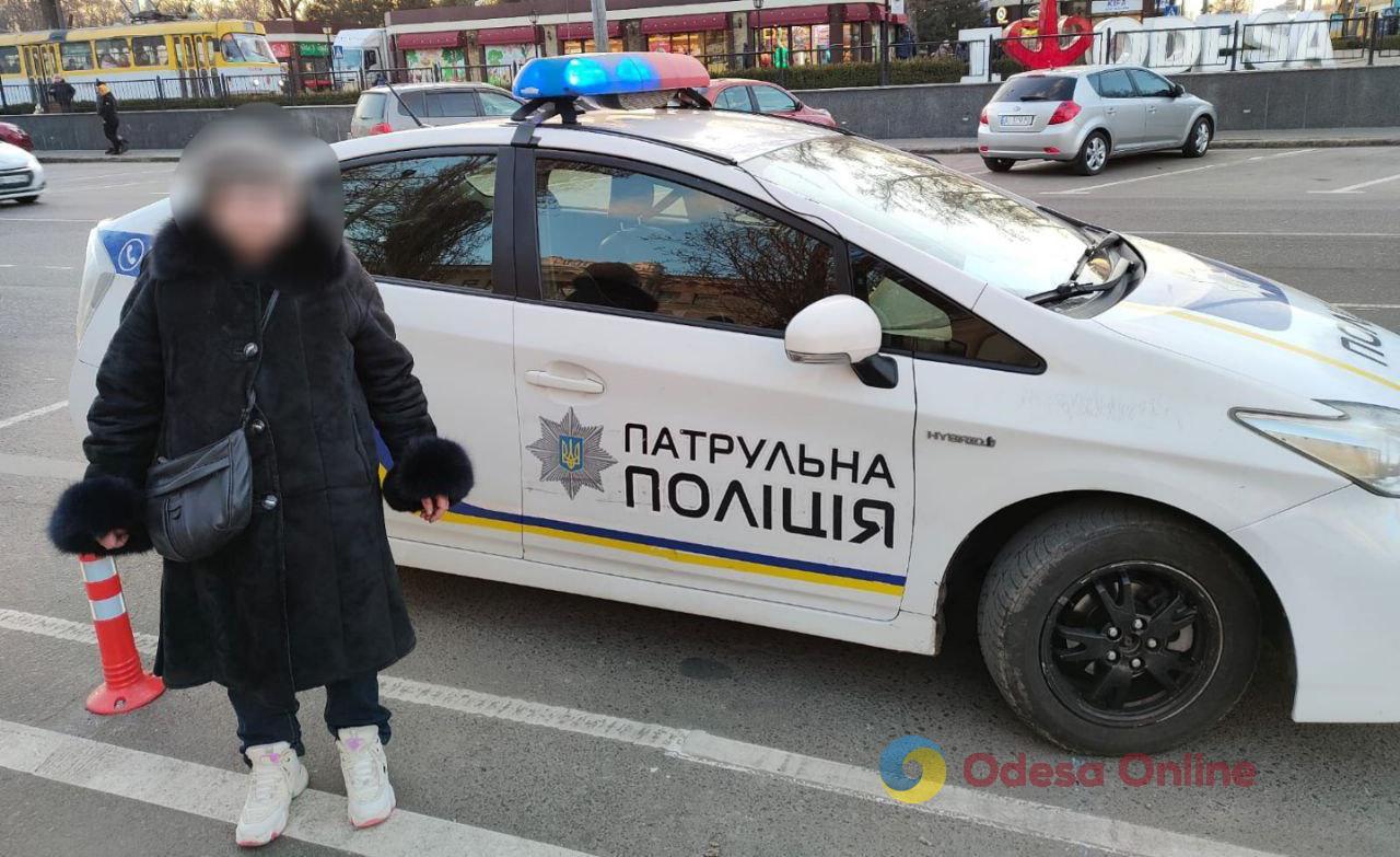 Загубилася в Одесі: поліцейські допомогли мешканці Миколаєва