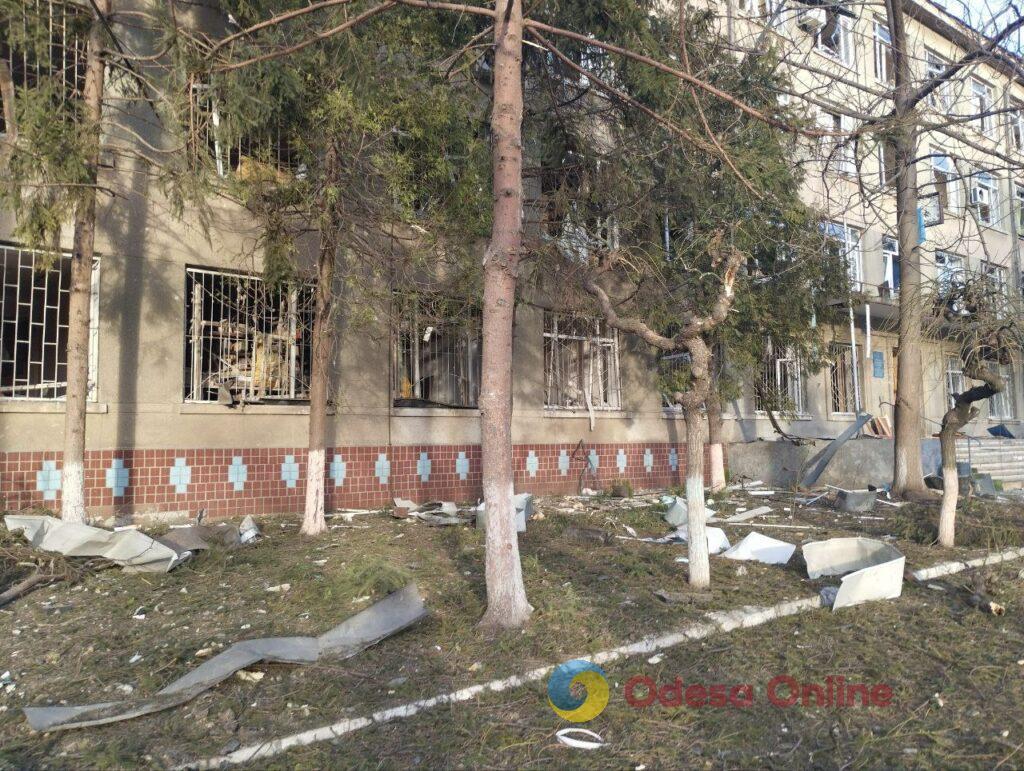 Последствия ночного воздушного удара по Одессе: пострадали двое полицейских (фоторепортаж)