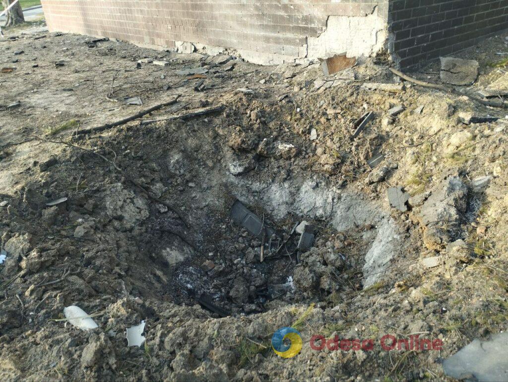 Последствия ночного воздушного удара по Одессе: пострадали двое полицейских (фоторепортаж)