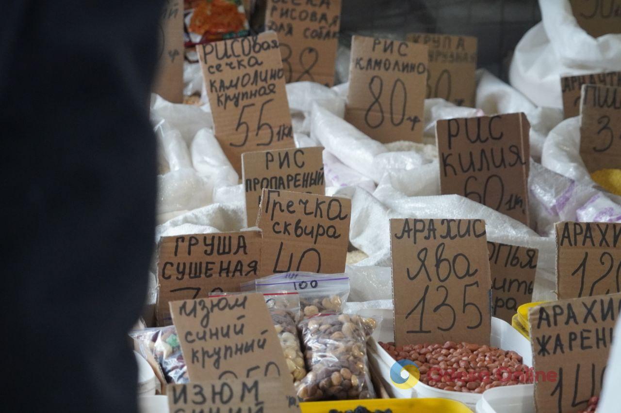 Грецкий орех, лимоны и свинина: субботние цены на одесском «Привозе»