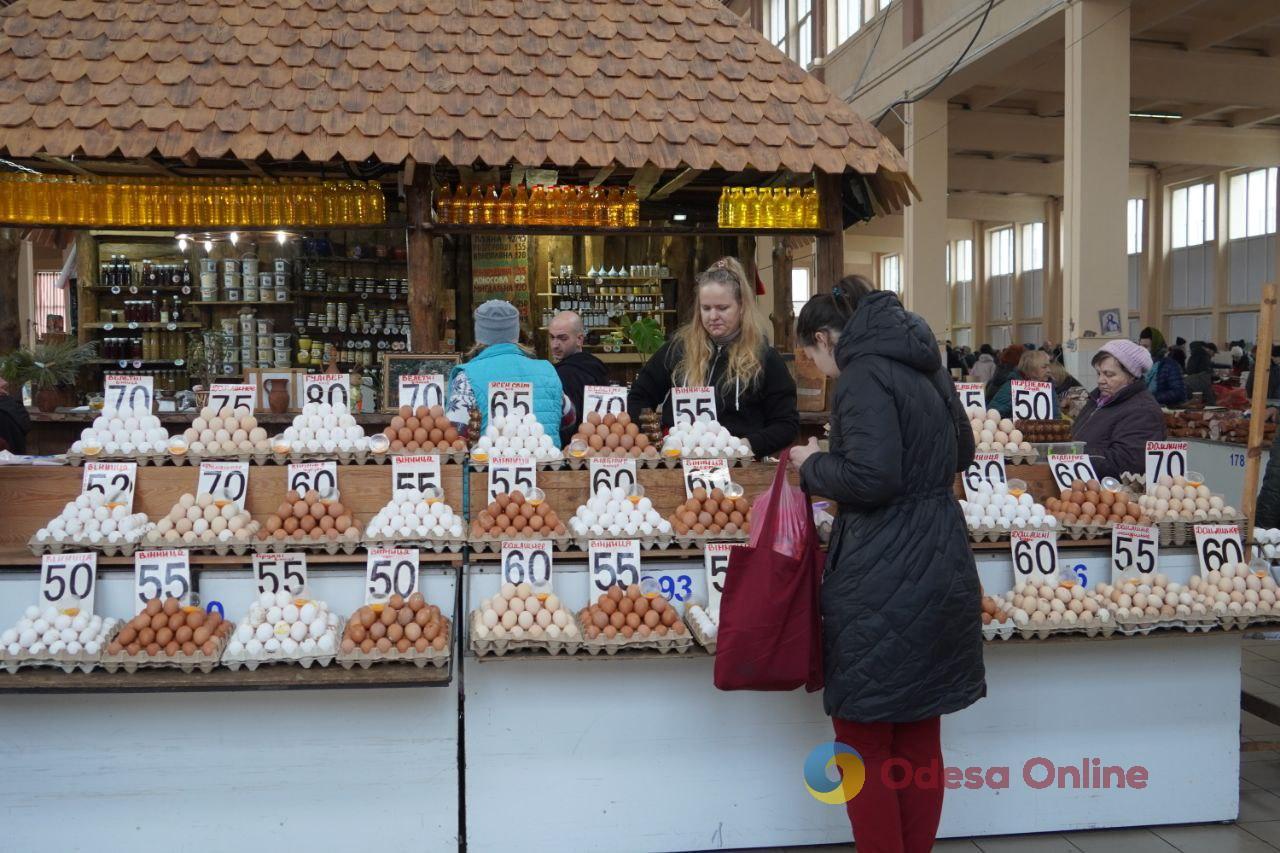 Волоський горіх, лимони та свинина: суботні ціни на одеському «Привозі»