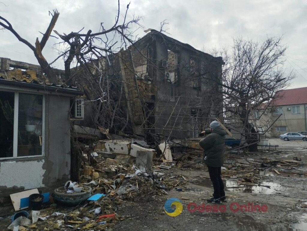 Одесса: в результате атаки рашистов уничтожен швейный цех, где работали переселенцы (фоторепортаж)