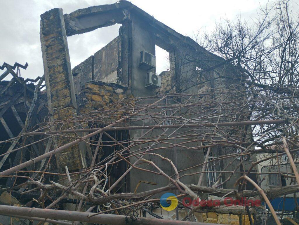 Одесса: в результате атаки рашистов уничтожен швейный цех, где работали переселенцы (фоторепортаж)
