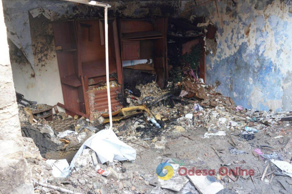 Усі молитви за ніч вивчив: мешканці одеського будинку, який потрапив під удар, важко пережили цю ніч