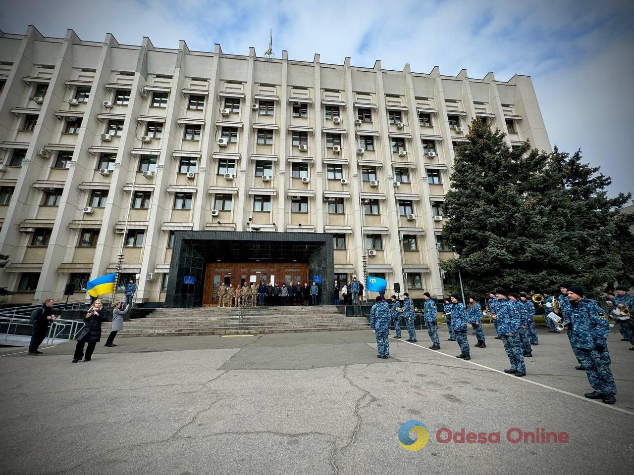 День сопротивления оккупации Крыма – в Одессе торжественно подняли крымскотатарский флаг (фото)