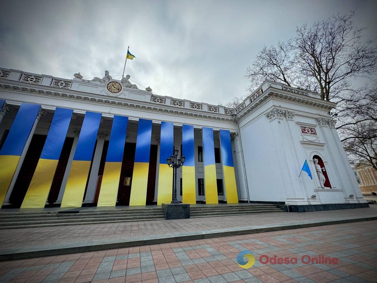 День спротиву окупації Криму – в Одесі урочисто підняли кримськотатарський прапор (фото)