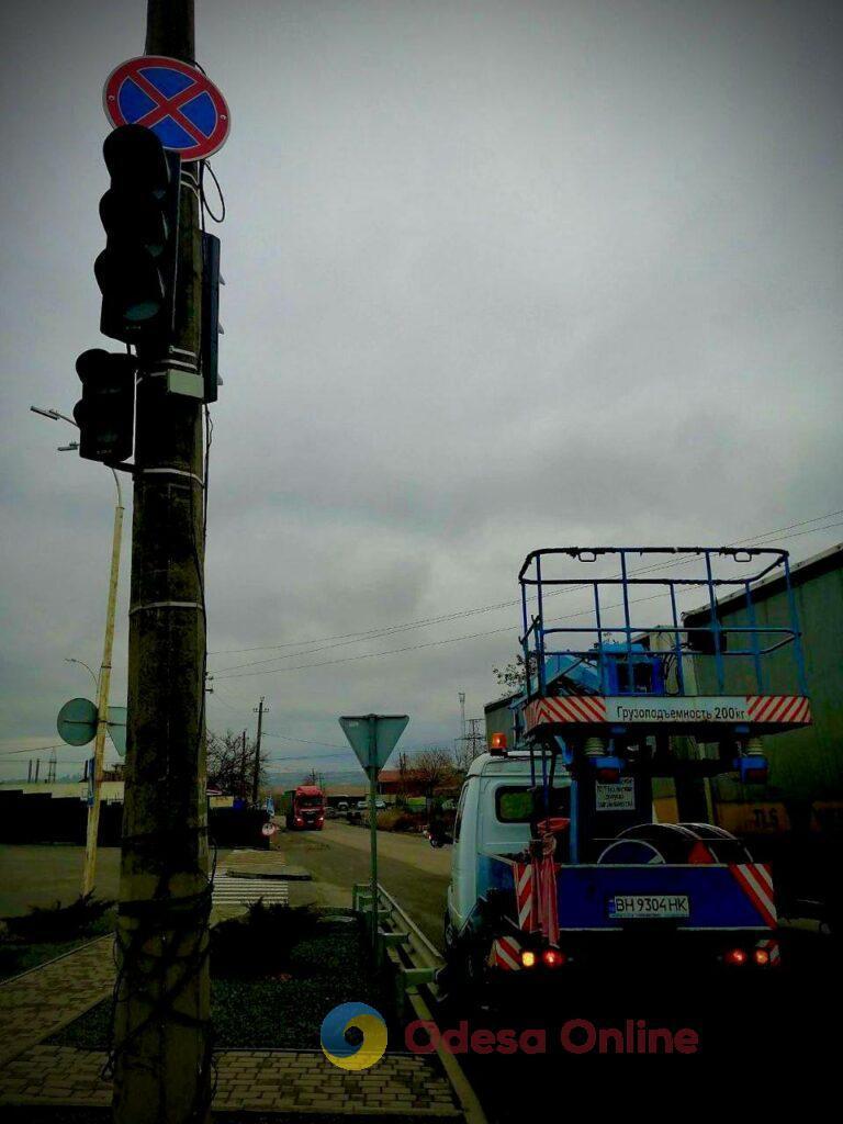 На Балтській дорозі та прилеглих до неї вулиць заборонили зупинку авто (фото)