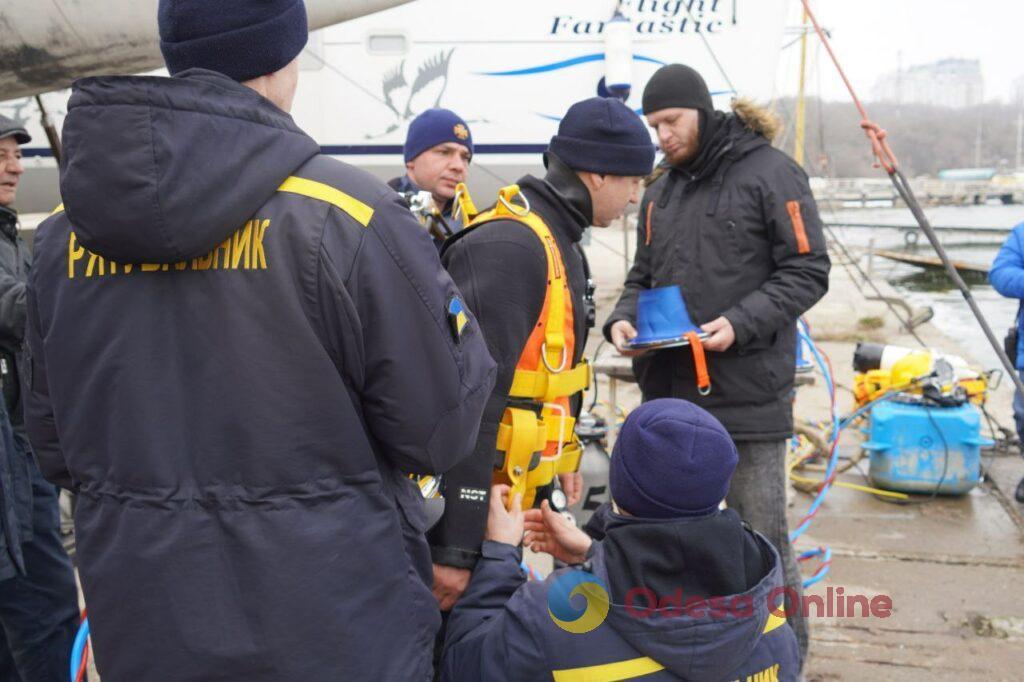 Водолази з Кропивницького, Вінниці та Одеси вирішили взимку попірнати в одеське море (фоторепортаж)