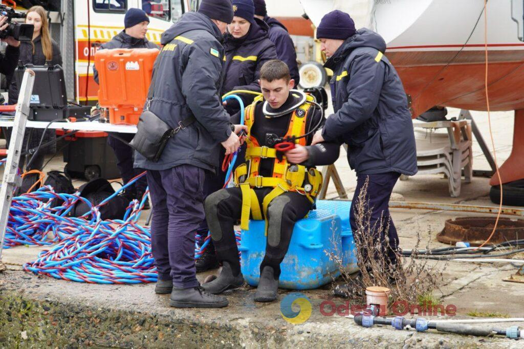 Водолази з Кропивницького, Вінниці та Одеси вирішили взимку попірнати в одеське море (фоторепортаж)