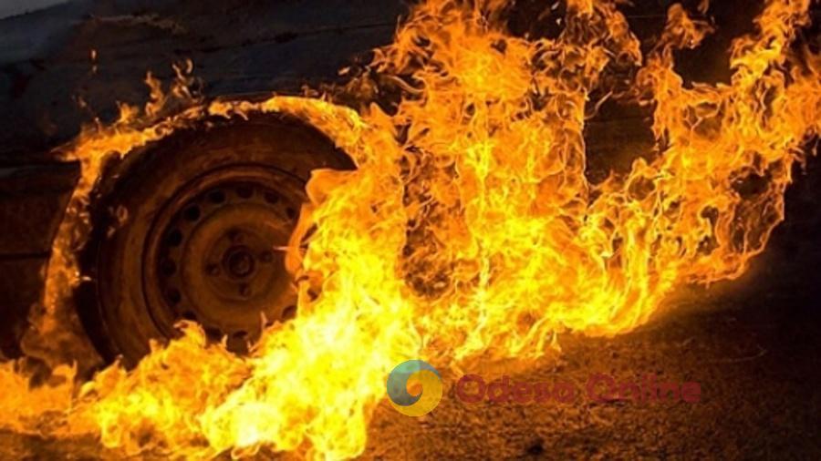 В Одессе на Бочарова горел микроавтобус