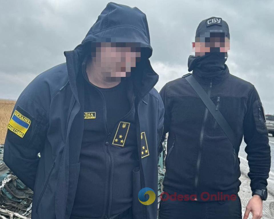 В Одесской области задержали таможенника, который наладил систему «откатов» за вывоз незадекларированной налички