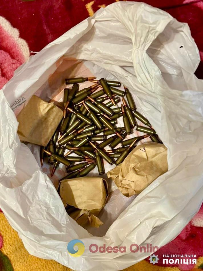 Одесские правоохранители задержали мужчину, который продал знакомому две гранаты «Ф-1»
