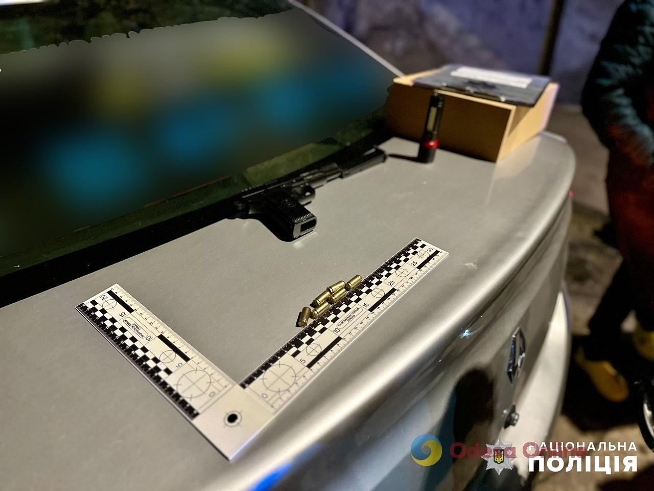 Конфликт с пассажиром: в Одессе таксист устроил стрельбу