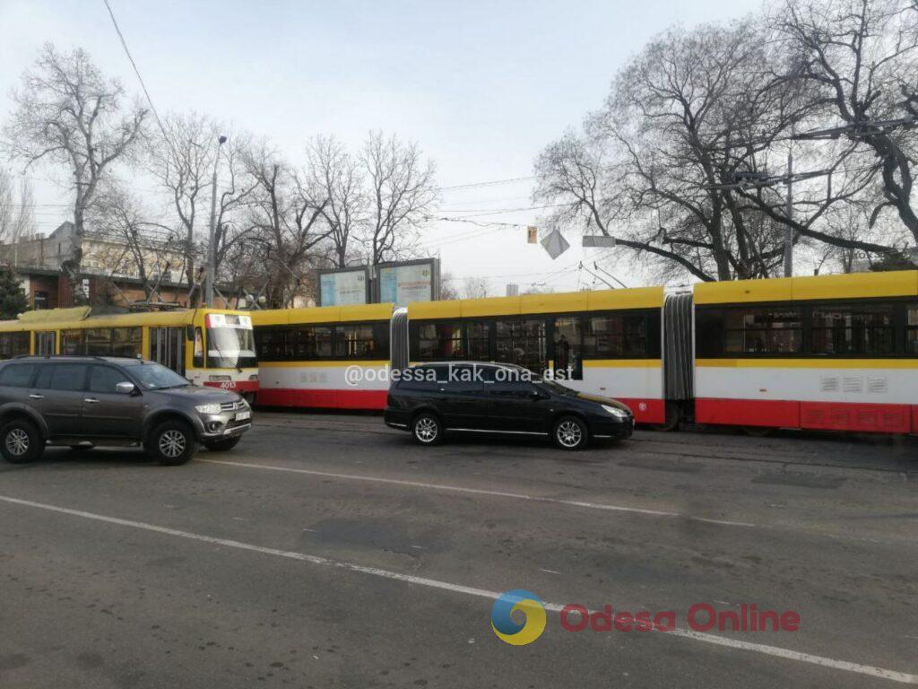 В Одесі зіткнулися тролейбус і трамвай (фото, відео)