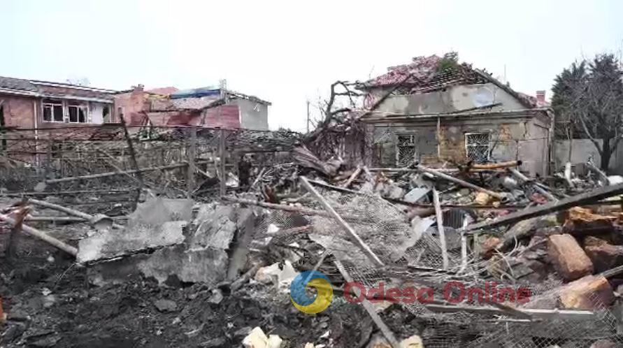 Одеса: ракетний удар повністю знищив 4 приватні будинки (відео)
