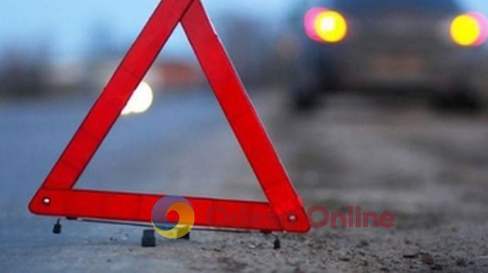Одесса: на Заболотного столкнулись легковушка и грузовик