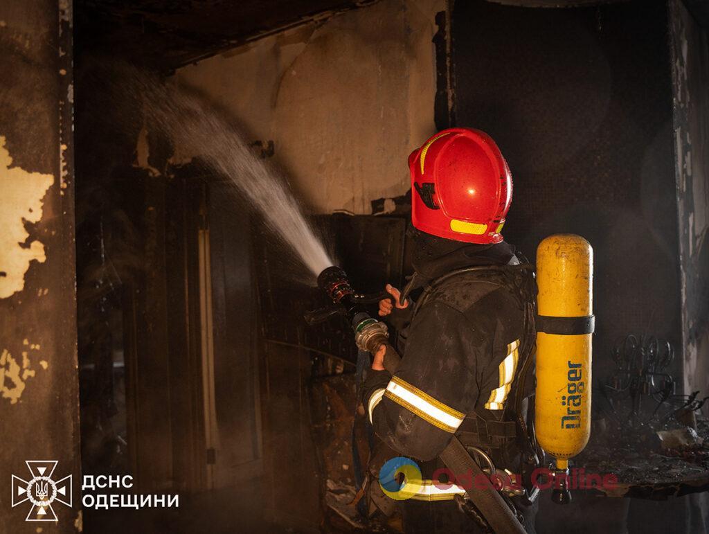 В Одессе произошел пожар в 25-этажном доме (видео)