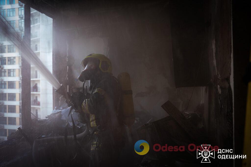 В Одессе произошел пожар в 25-этажном доме (видео)