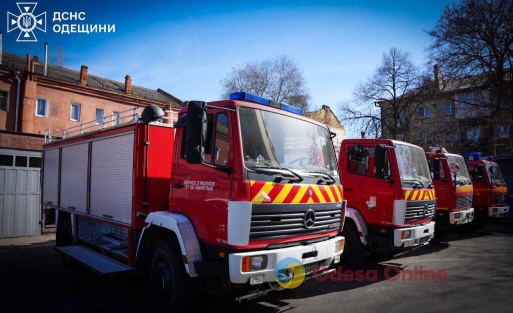 Благодійна допомога: рятувальники Одещини отримали 4 автоцистерни підвищеної прохідності (фото)
