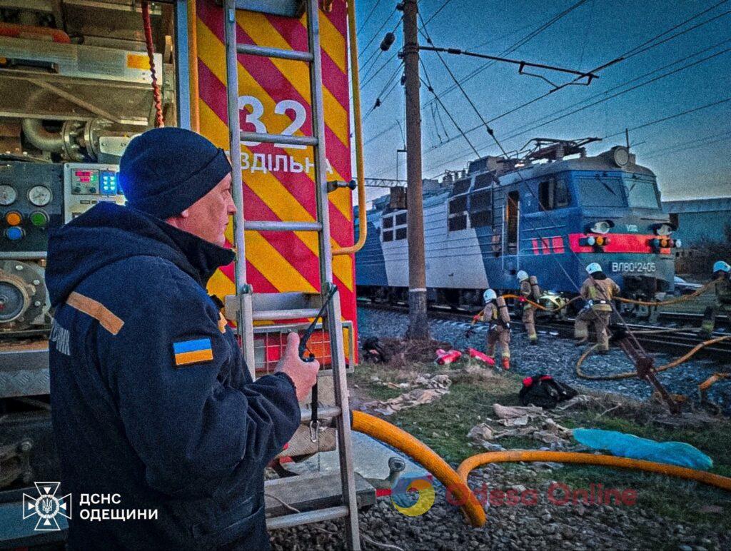 В Одесской области горел электровоз (фото)