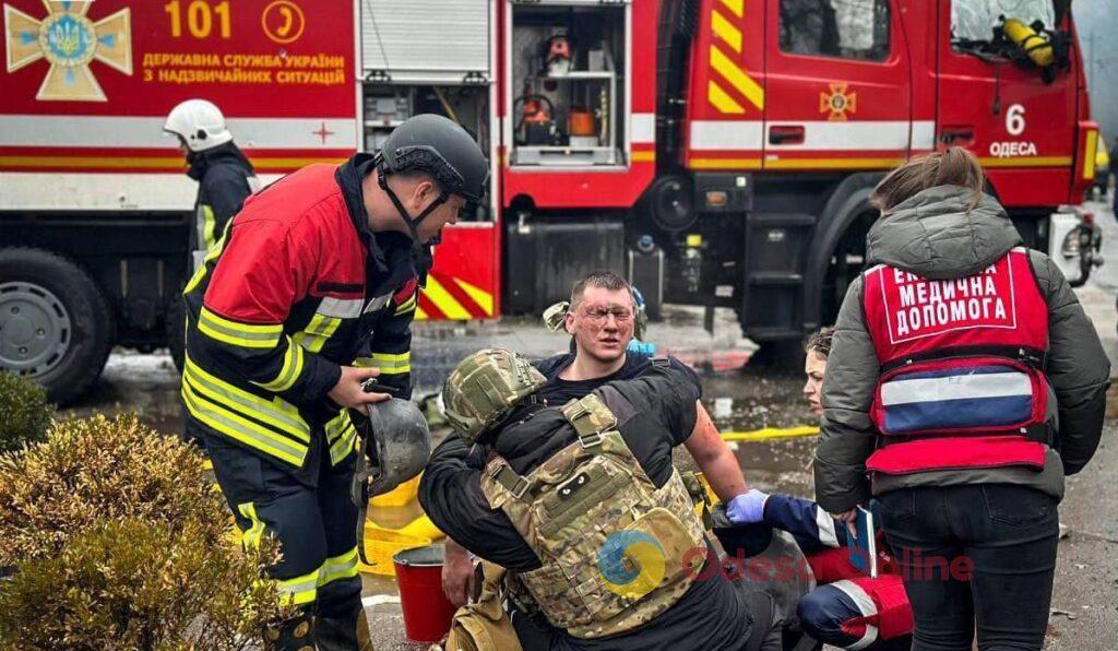 Ракетний удар по Одесі: оголошено збір коштів для допомоги пораненим та сім’ям загиблих рятувальників