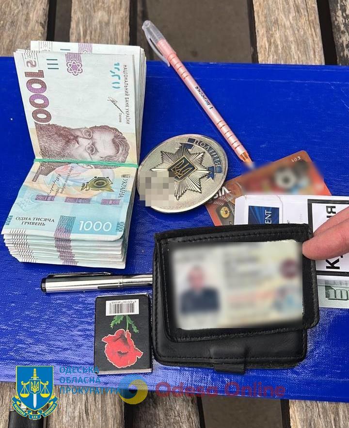 В Одесской области задержали полицейского, который вымогал 50 тысяч гривен взятки