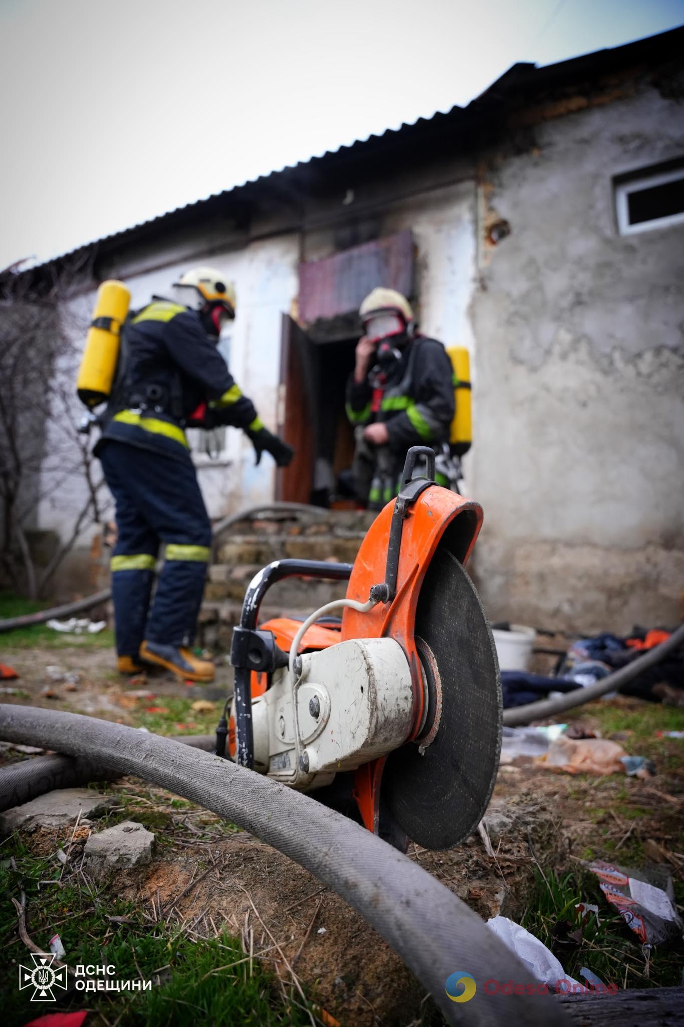 В Пересыпском районе Одессы горел дом (фото)
