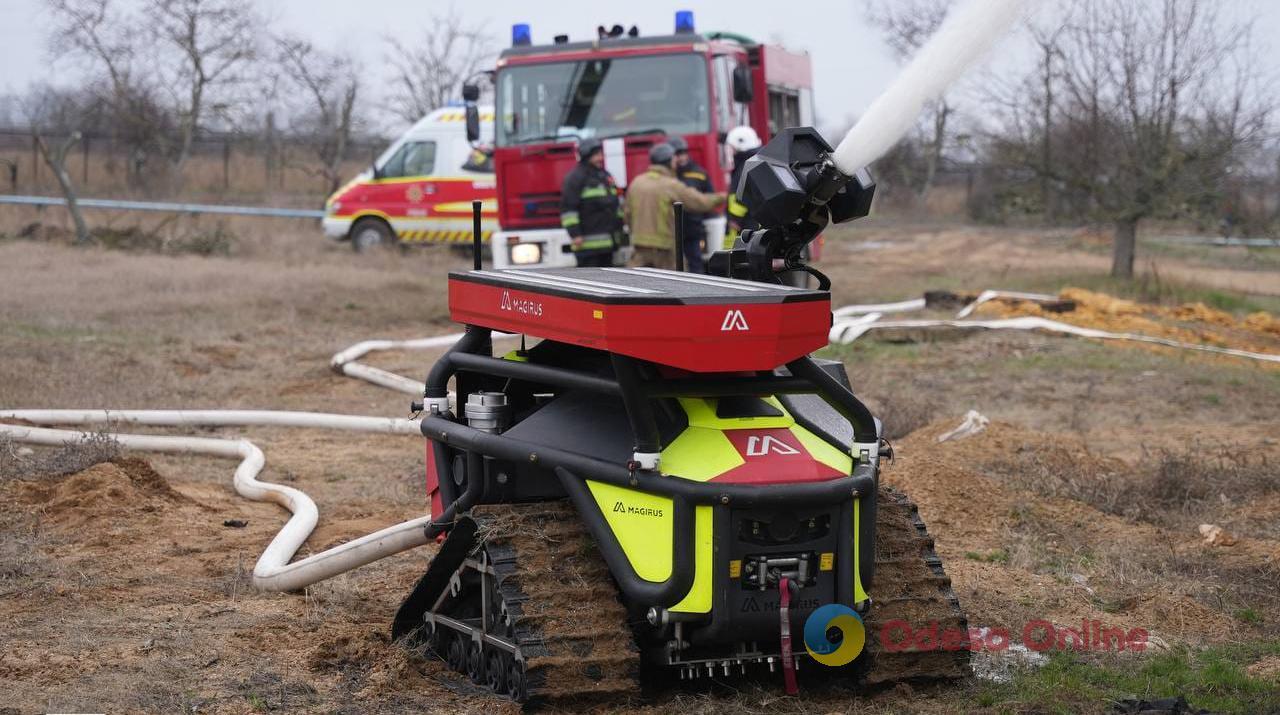 Удар по энергетике: в Одесской области пожар на объекте тушили с помощью робота