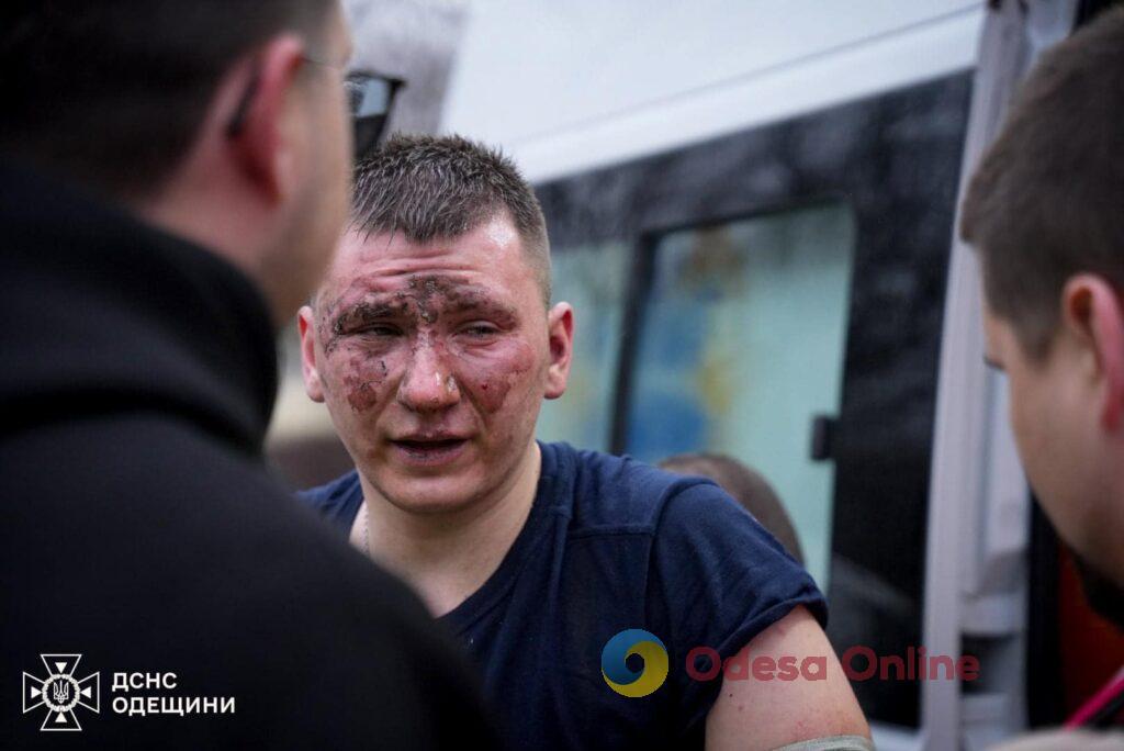 Одесские спасатели опубликовали фото с места «прилета» и сообщили о количестве пострадавших