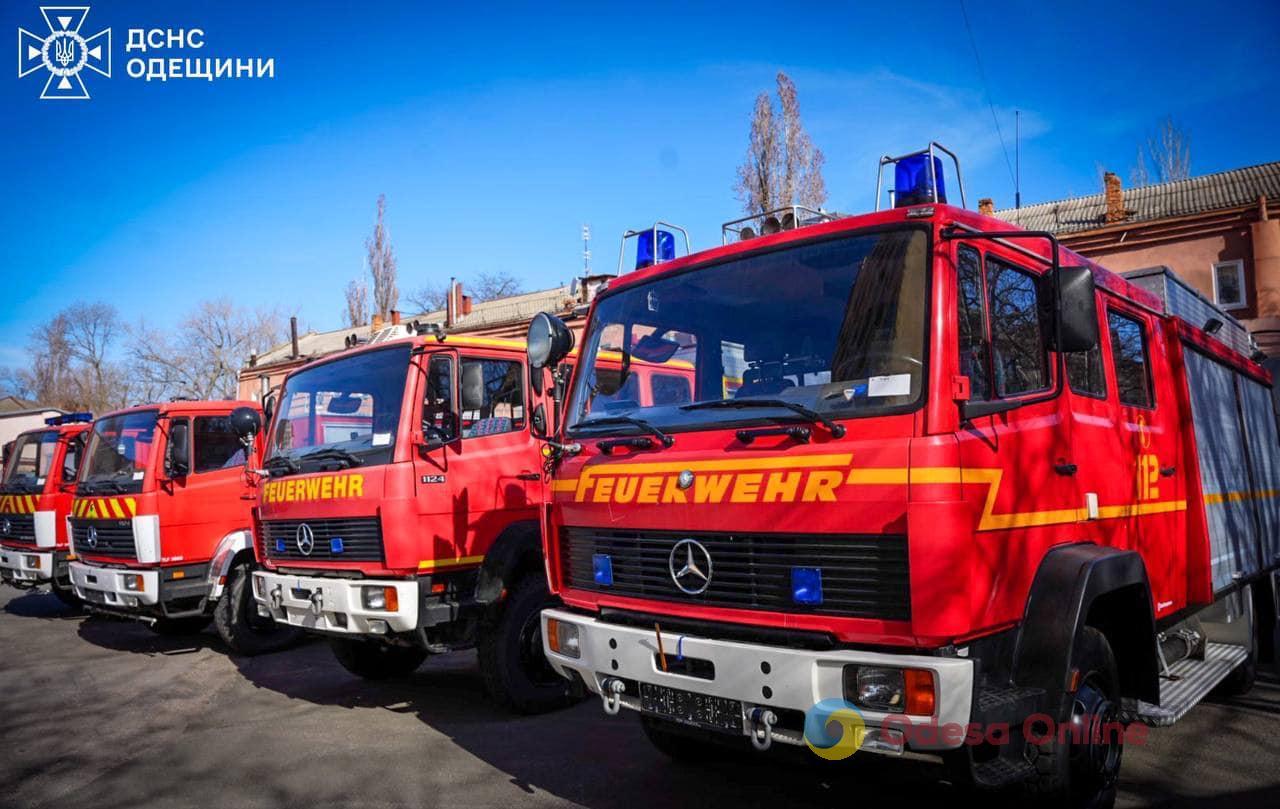 Благотворительная помощь: одесские спасатели получили 4 автоцистерны повышенной проходимости (фото)
