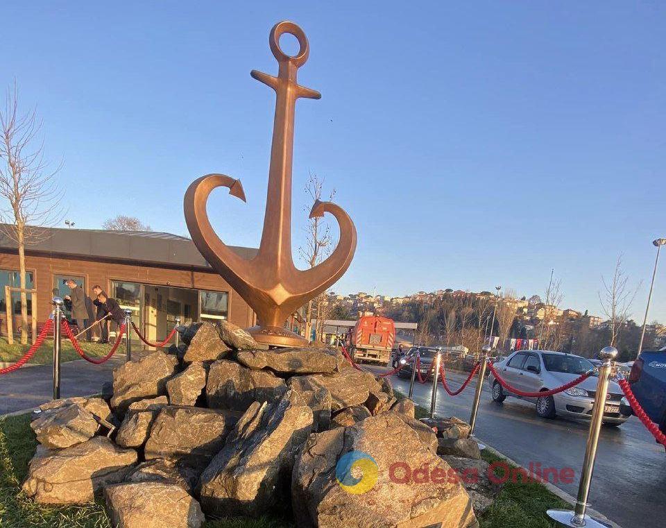 В городе-побратиме Стамбуле установили туристический символ Одессы «Якорь-сердце» (фото)